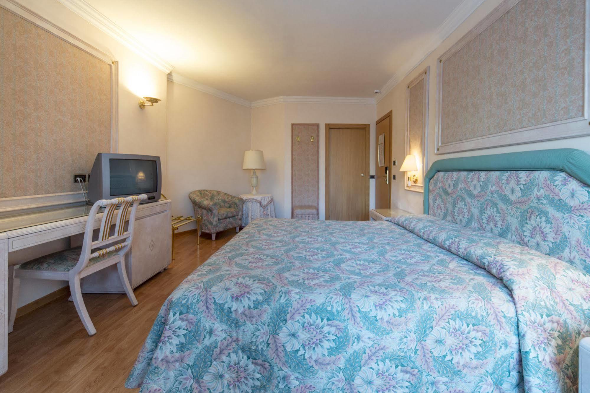 Comano Cattoni Holiday Ponte delle Arche Exterior photo